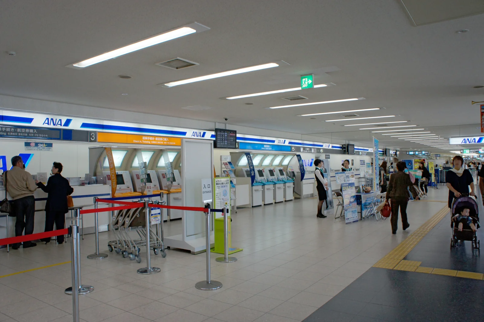 鹿兒島機場航廈內的報到區。