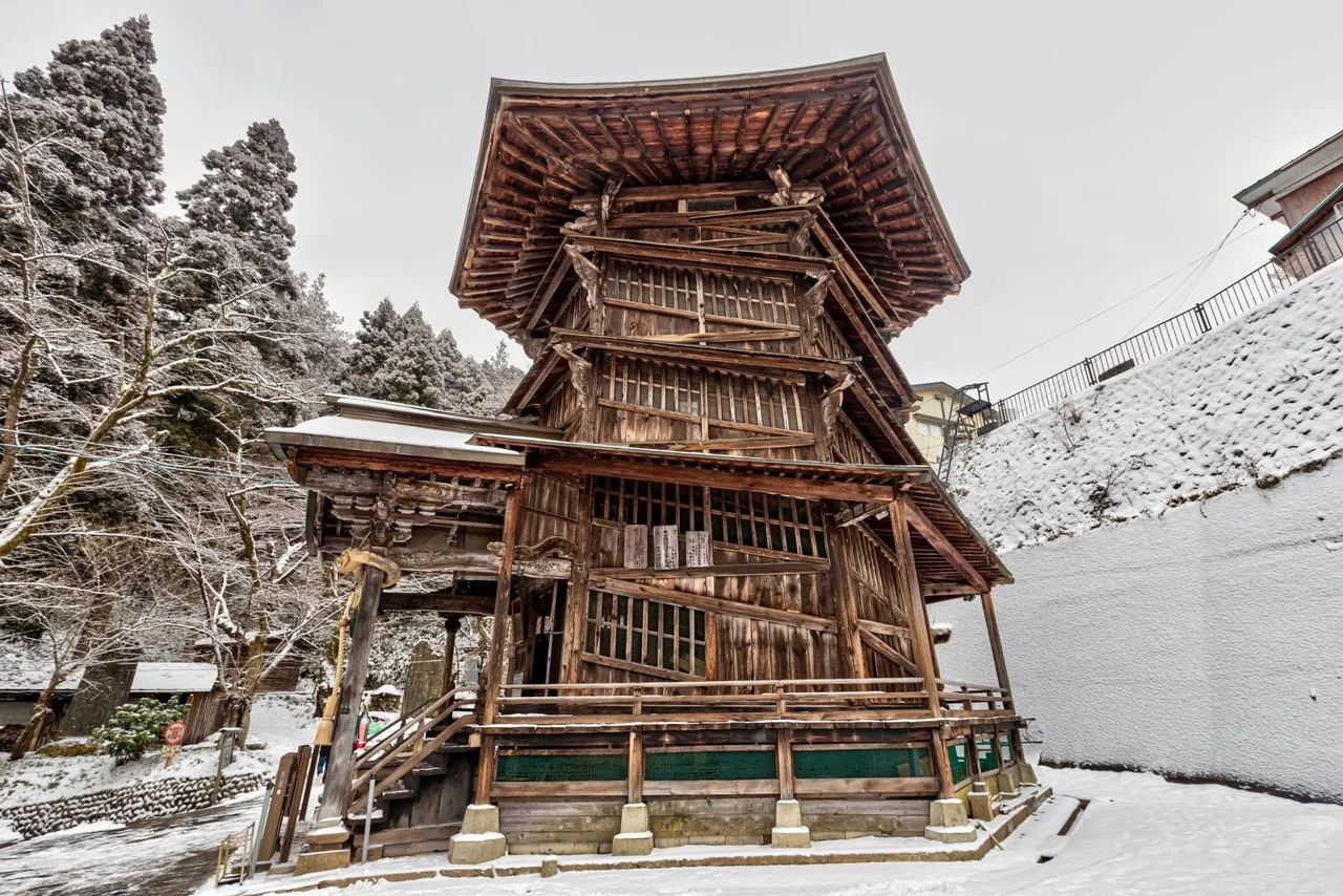 雪中的會津螺旋堂木造外觀(2020年2月8日)