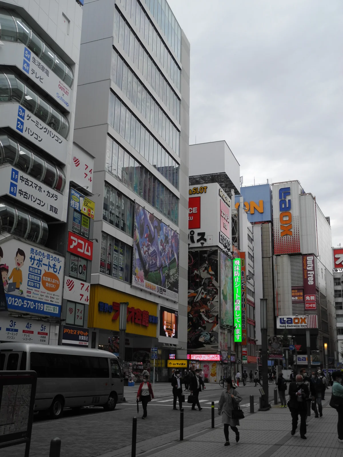 秋葉原電氣街口南側，Radio會館前的街道。
