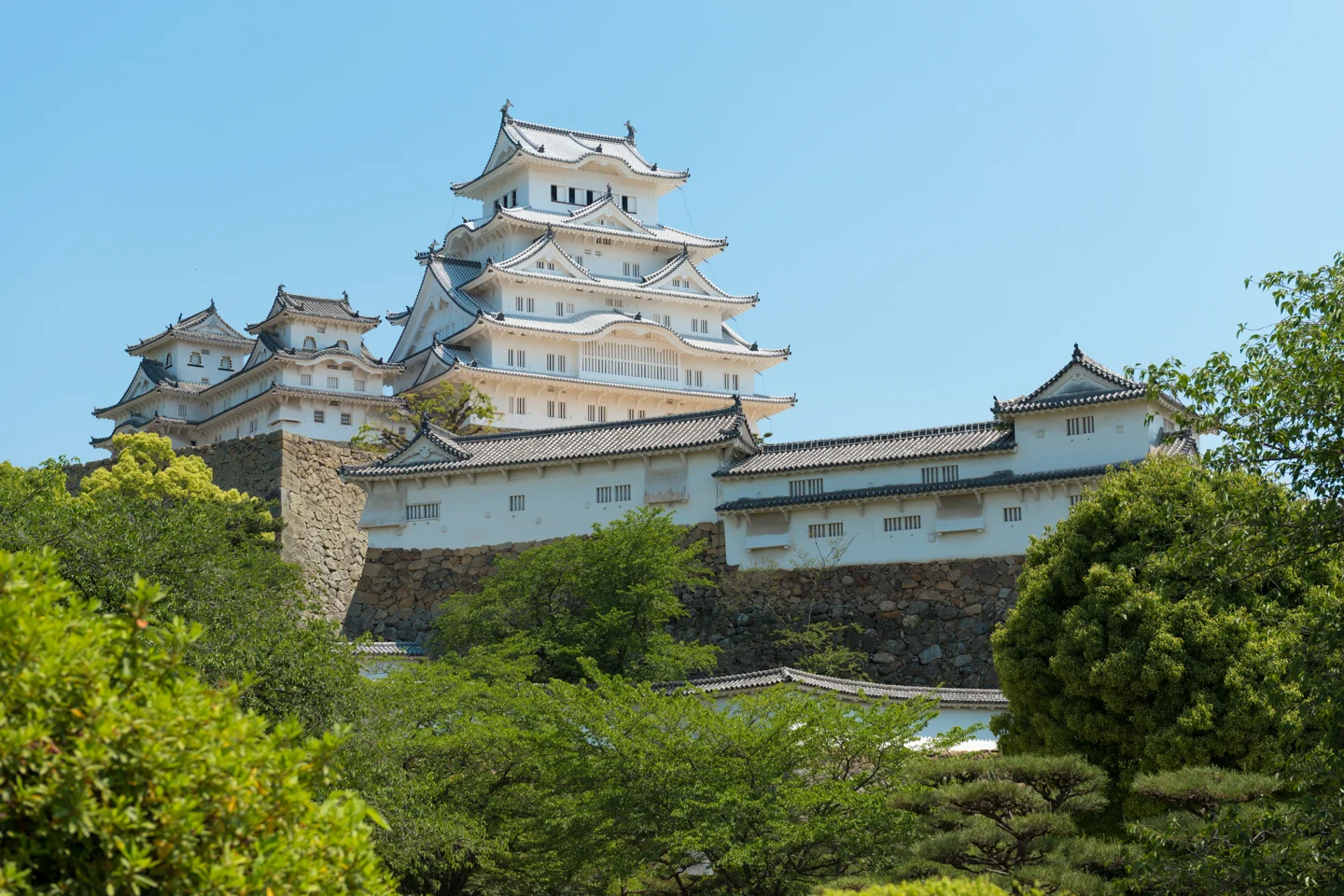 姬路城白色大天守與石垣，攝於2015年
