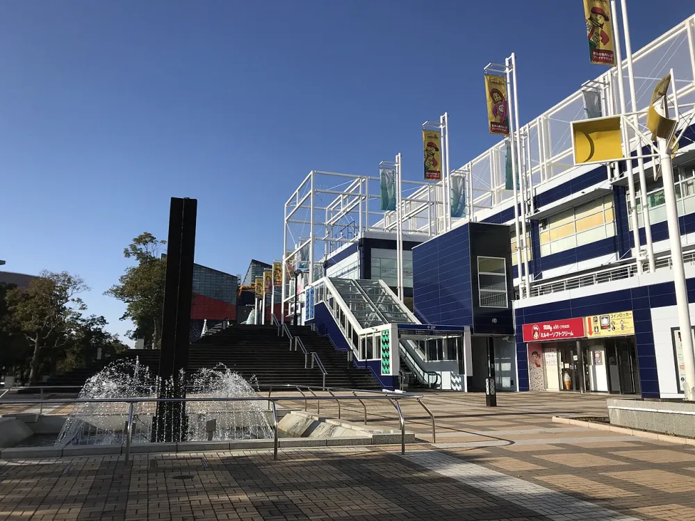 天保山Market Place與廣場,左後方可見海遊館建築。