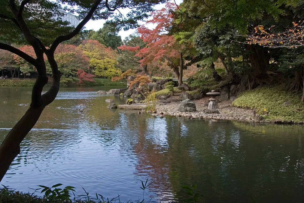 小石川後樂園大泉水與蓬萊島(2007年11月)