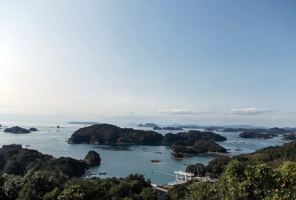 由船越展望所望向九十九島的綠色島影與曲折海灣