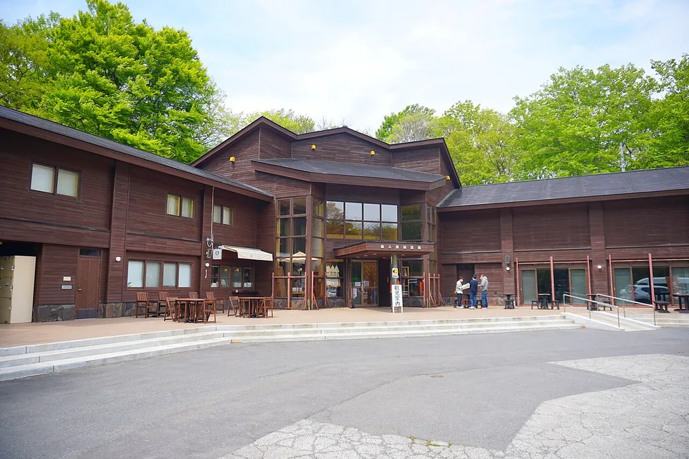 奧入瀨溪流館入口與木質外牆
