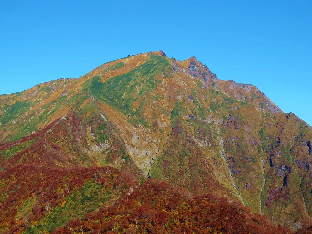 從天神峠望向谷川岳秋色山稜(2015年10月)