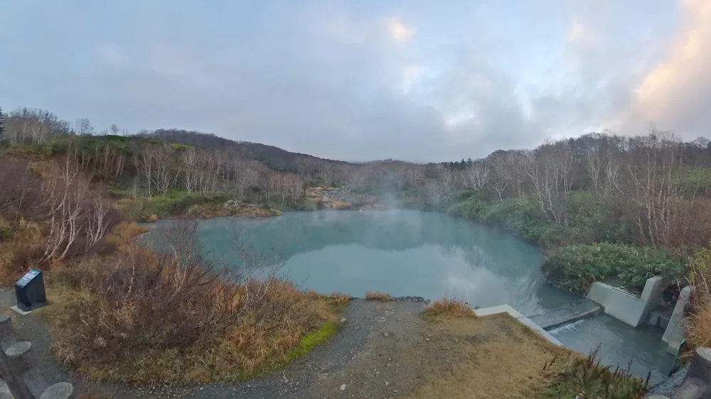 酸湯地獄沼的水面與蒸氣(2022年11月)