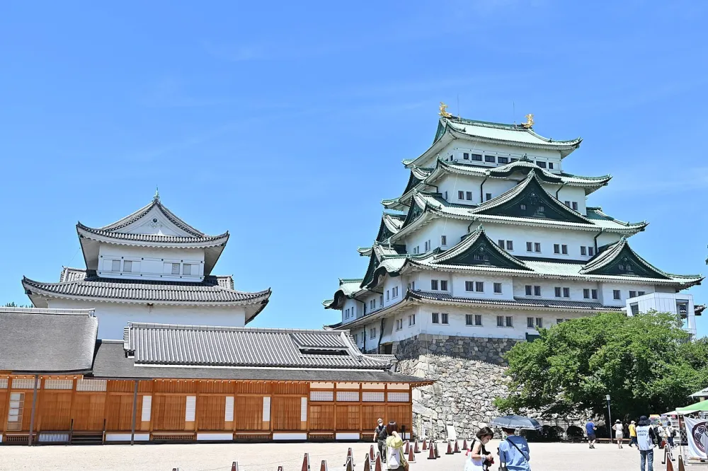 名古屋城大天守與小天守外觀。