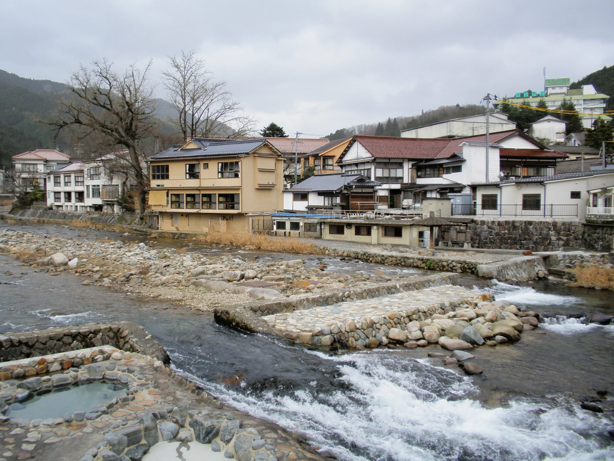 吉井川與奧津溫泉街的冬季景觀
