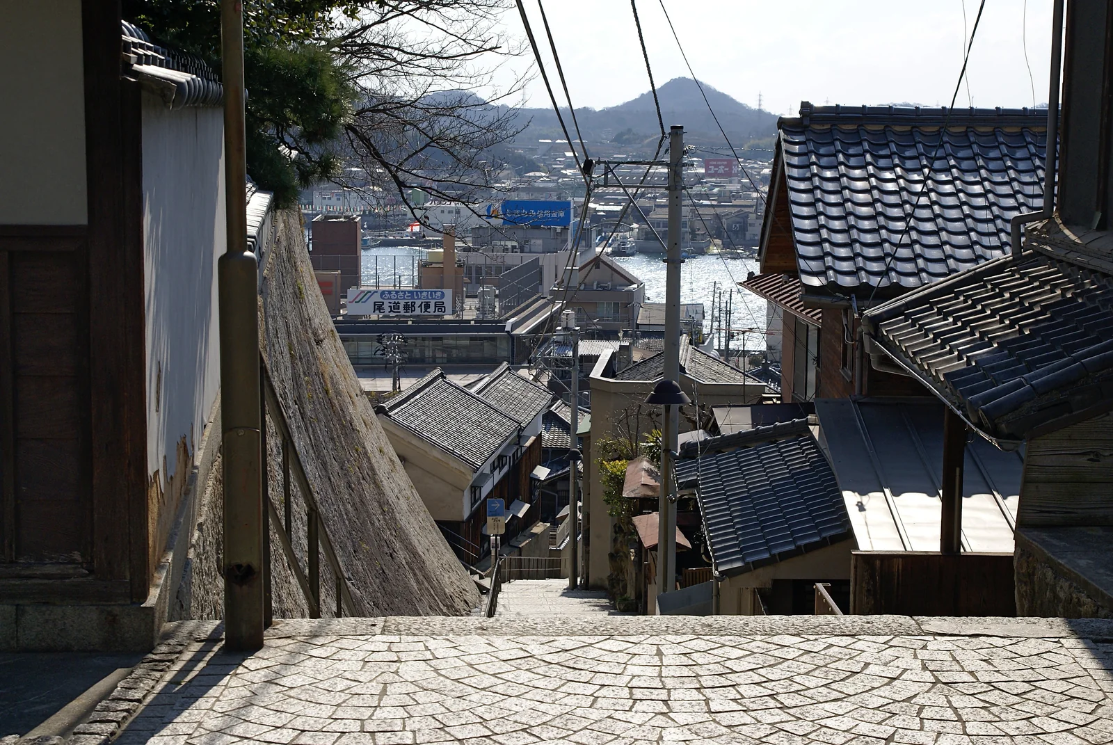 千光寺新道石階向下連向屋頂與尾道水道，2008年2月16日