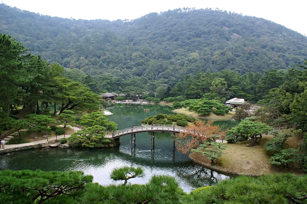 栗林公園的池畔與庭園
