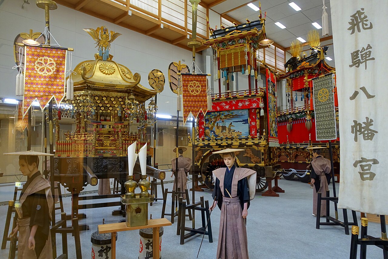 高山祭屋台會館內的屋台實物展示