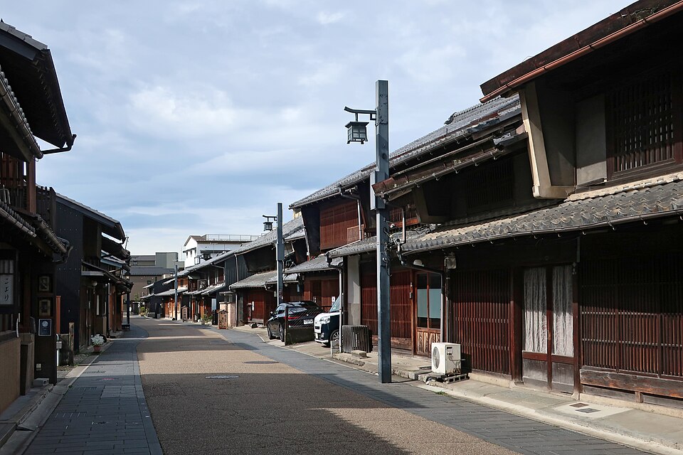 岐阜川原町街道兩側連續的木格子町家
