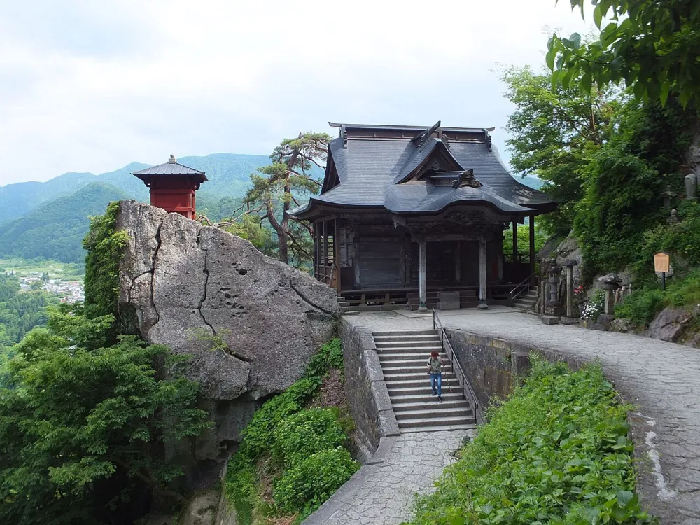 山寺立石寺的開山堂與納經堂。