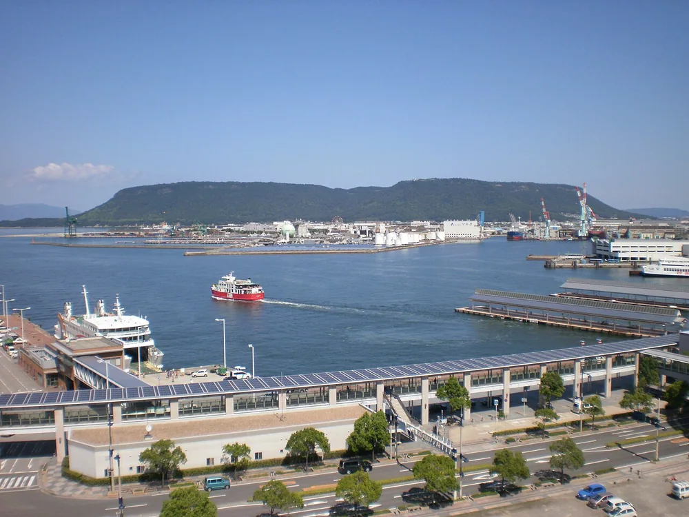 從Sunport高松望向屋島(2015年)